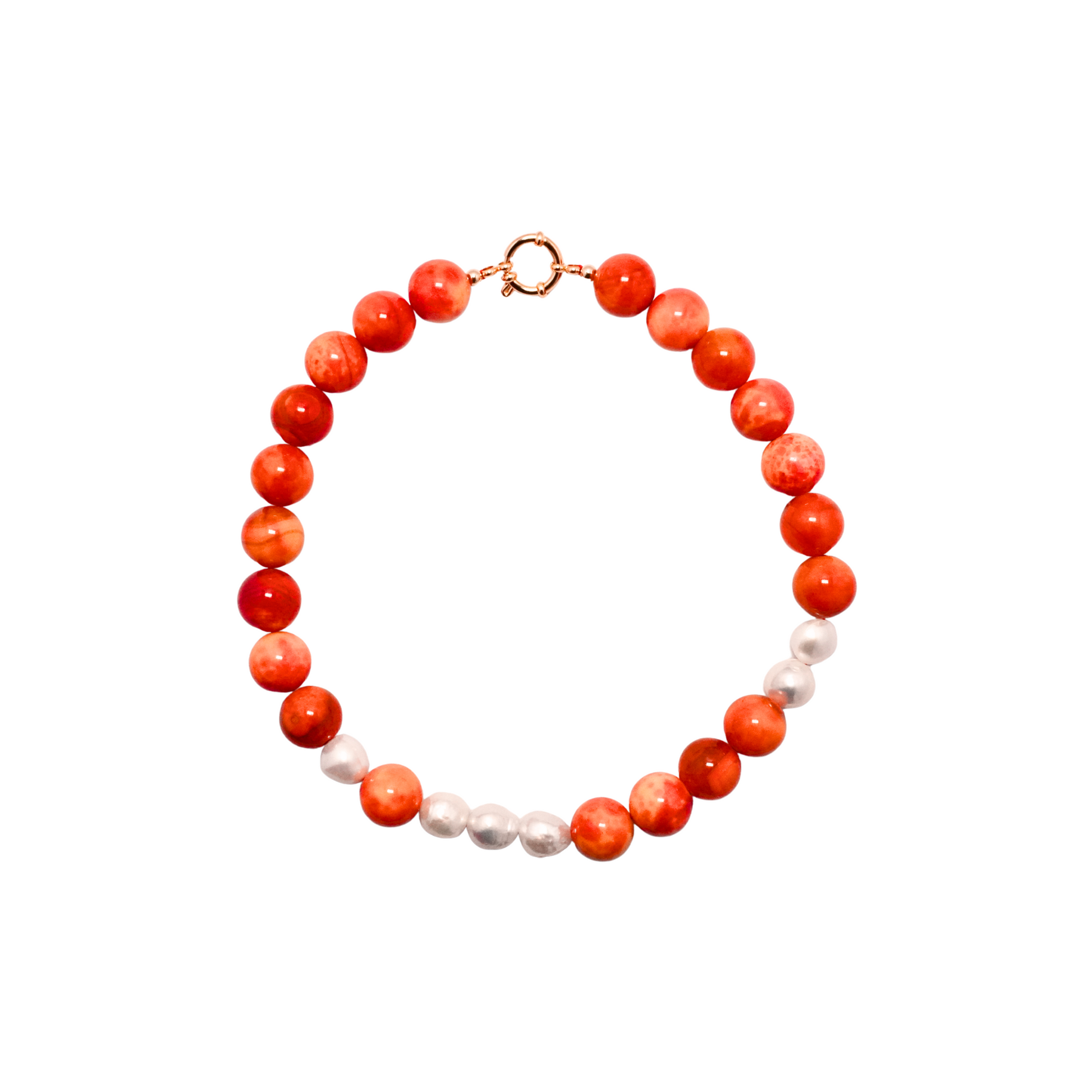Collar LIA hecho a mano con ágata naranja natural y perlas blancas. Tonos cálidos como un atardecer. Joyería hecha a mano OH KAI.